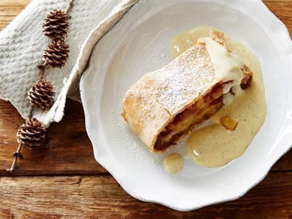Apfelstrudel 4 stuks + vanillesaus